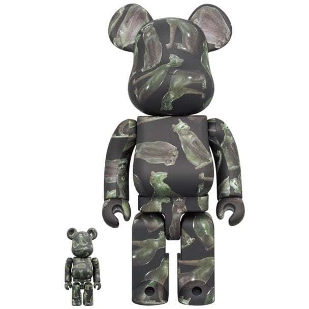 Bearbrick sæt featuring The Gayer-Anderson Cat design from The British Museum, 400% and 100%.