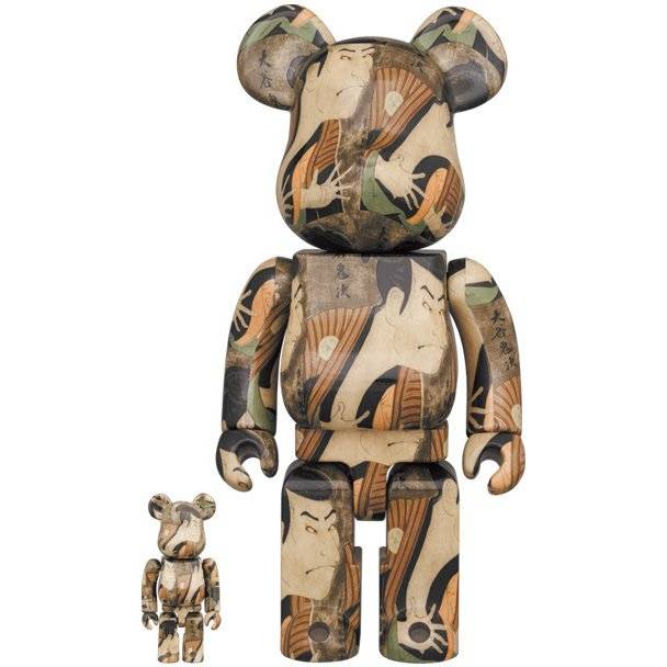 Bearbrick set featuring Toshusai Sharaku's Ukiyo-e artwork of Actor Otani Oniji as Footman in 400% and 100% sizes.