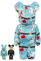 400% & 100% Bearbrick sæt - Muro Tsuyoshi (3-pack) med unikt design fra Medicom Toy.